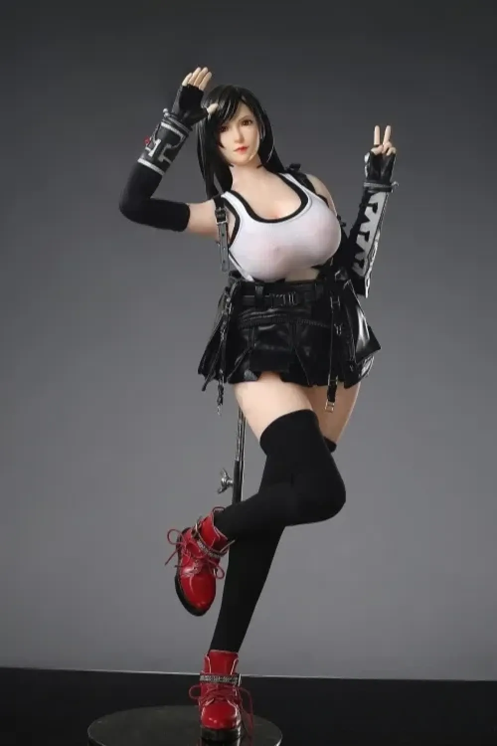 Otaku Doll 蒂法 65cm 3kg 人気 アニメ ミニラブドール コスプレ ティファ ロックハート フィギュア PVCヘッド+シリコンボディ 宣材写真と同じ衣装